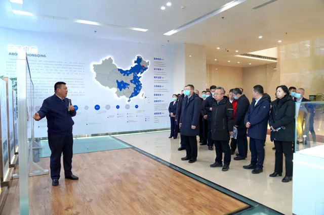 中慶集團黨委書記、董事長孫舉慶作集團介紹_副本.jpg 中慶集團黨委書記、董事長孫舉慶作集團介紹_副本.jpg